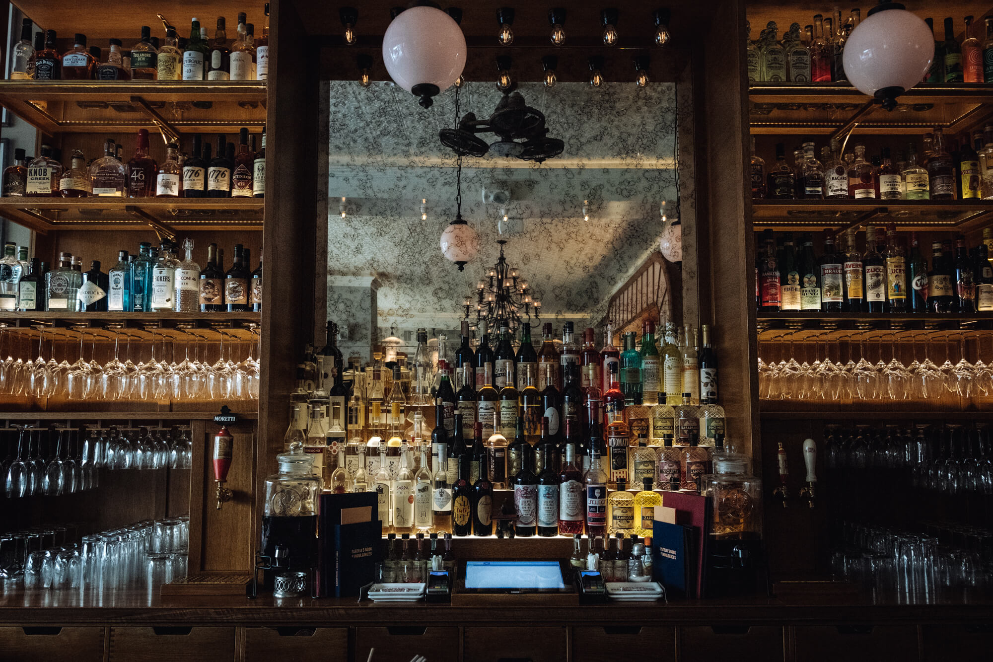 Trivec-Ciccios Ciccios-barvägg-Trivec-kassasystem-restaurang